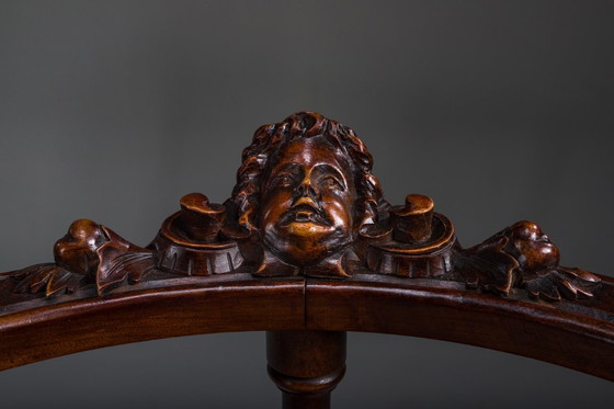 Image 1 of Italienische Eckstühle im Stil der Renaissance des 19. Jahrhunderts aus geschnitztem Nussbaumholz, 2er-Set