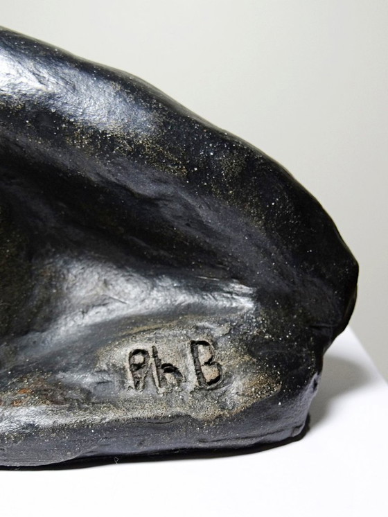 Image 1 of Keramikbüste einer Frau aus dem 20. Jahrhundert, ein nicht identifiziertes Kunstwerk.