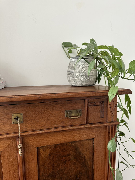 Image 1 of Armario de pared art déco antiguo / armario para niñas