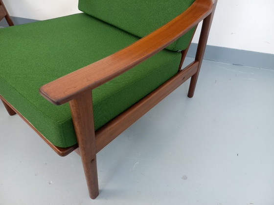 Image 1 of Een paar vintage Scandinavische fauteuils van teakhout met groene stof uit de jaren 60.