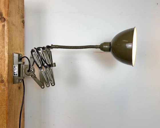 Image 1 of Applique murale à ciseaux verte de style militaire industriel, de Elektroinstala, années 1960