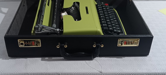 Image 1 of Schreibmaschine olivetti lettera 22 apfelgrün