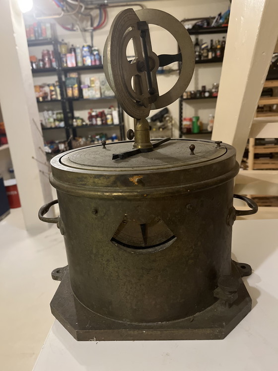 Image 1 of Instrument de navigation nautique ancien