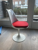 Table à manger Eero Saarinen et 5 chaises Saarinen Tulip.