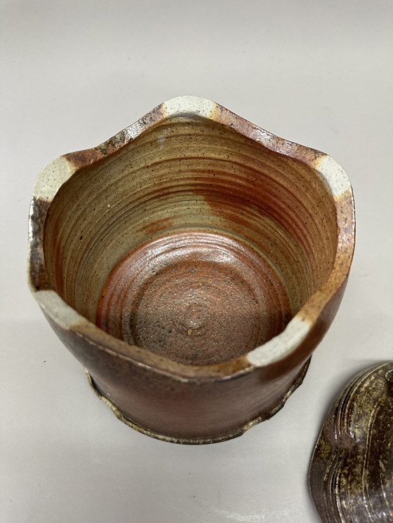 Image 1 of Pot à couvercle sculptural en grès cuit au feu de bois - Hein Severijns - Signé - Unica (28 cm)