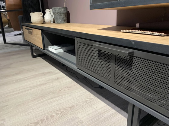 Image 1 of tv Avalon