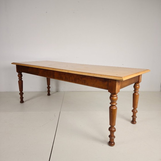 Image 1 of French dining table from the late 20th century with turned legs.