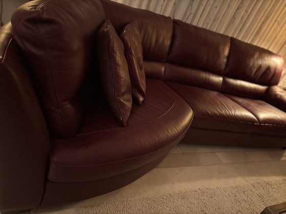 Image 1 of Divano in pelle rosso Bordeaux Natuzzi