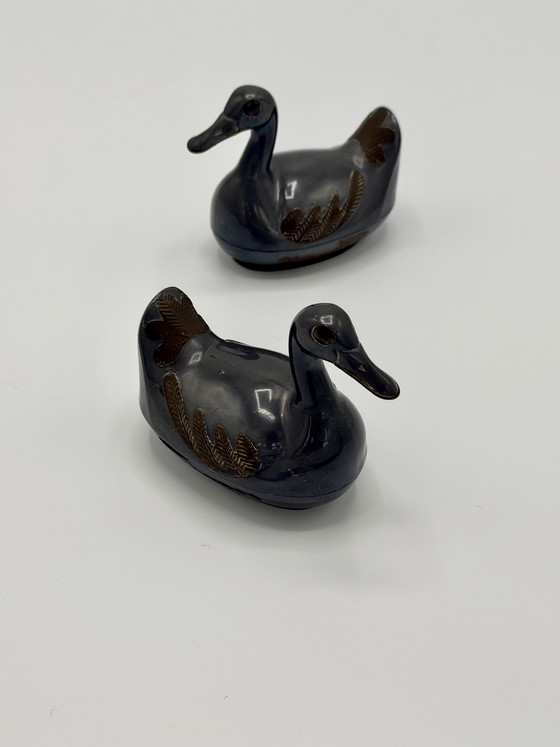Image 1 of Set van 2 vintage tinnen eend doosjes – decoratief