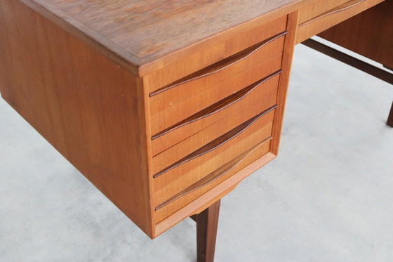 Image 1 of Vintage teak Deens bureau