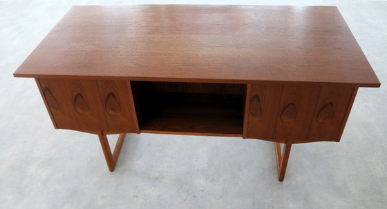 Image 1 of Vintage teak Deens bureau