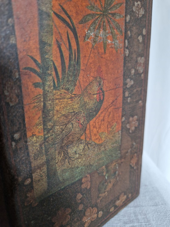 Image 1 of Boîte à thé hexagonale ancienne – en tôle peinte à décor japonisant/chinoiserie – vers 1850-1880
