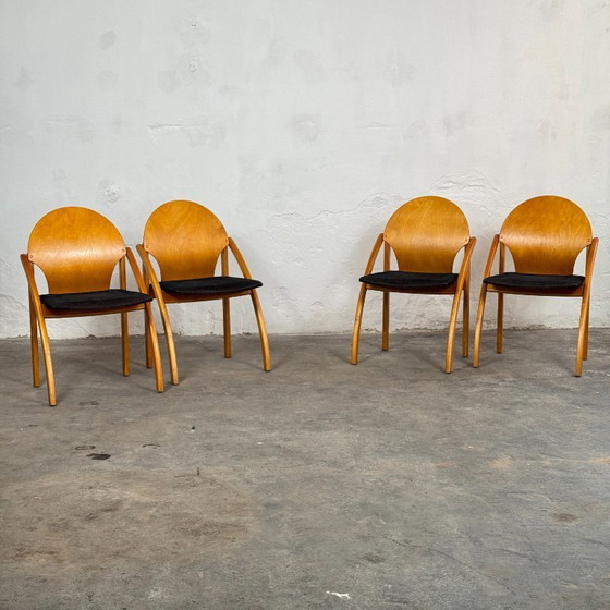 Image 1 of Juego de 4 sillas de comedor de madera curvada de Asko, Finlandia, 1995.