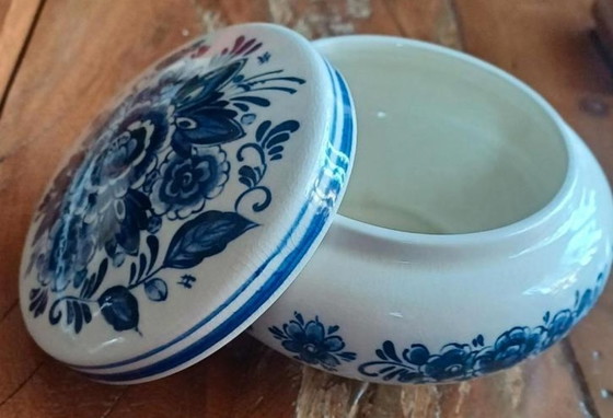Image 1 of Charming Delft Blue bonbonniere or jewelry box