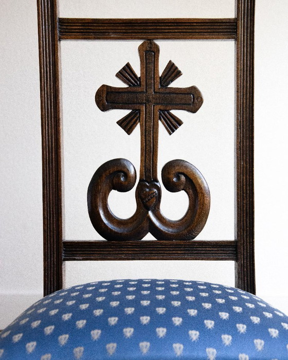 Image 1 of Sedia da preghiera antica con rivestimento in seta blu: pezzo unico ed elegante