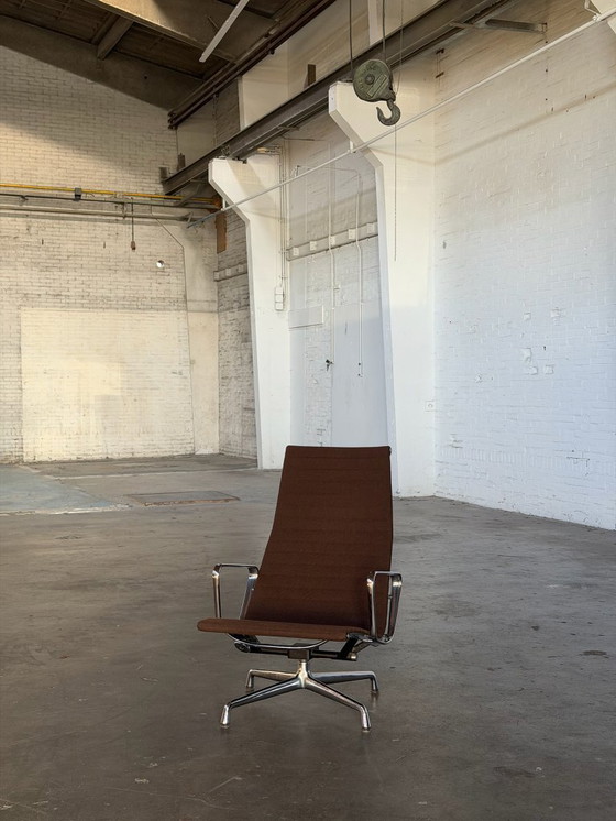 Image 1 of Vitra Eames EA124 | Hopsak