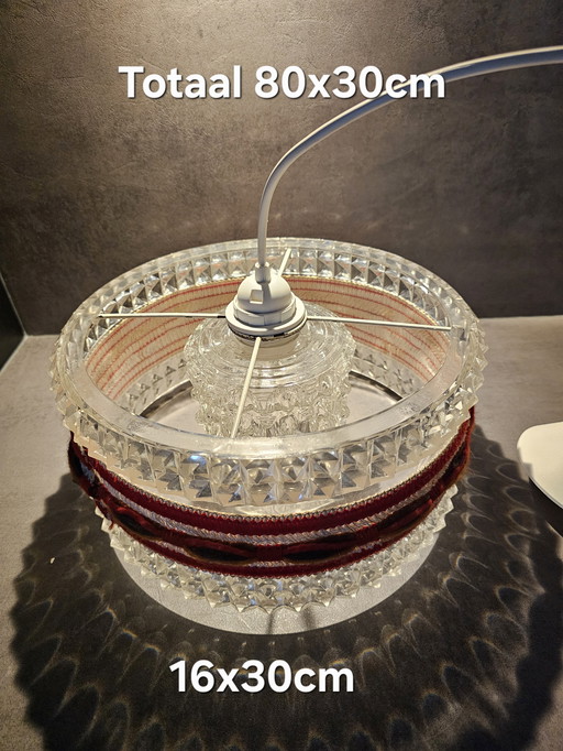 Suspension vintage de style futuriste.