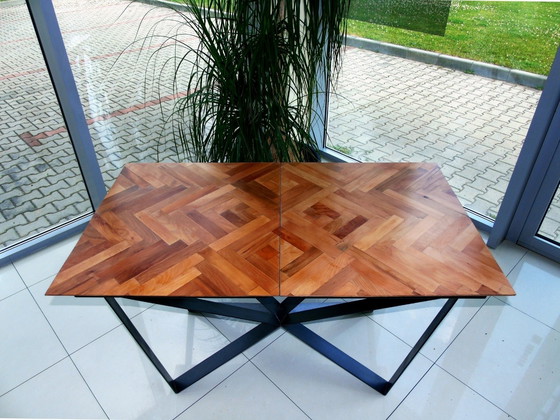 Image 1 of TABLE DE BOUTIQUE UNIQUE ET NEUVE À VENDRE