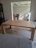 Table de salle à manger en chêne massif étuvé