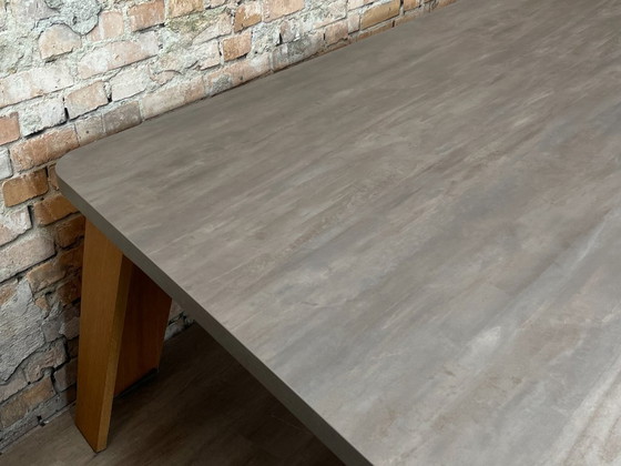 Grote Design Tafel – Grijs & Eikenhout – Eettafels, Wood (photo 5 of 7)