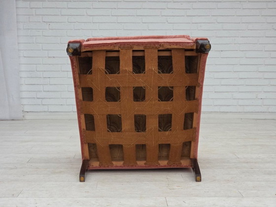 Image 1 of Dänischer Sessel aus den 1950er Jahren, lachsrosa Veloursbezug, Eichenholz.