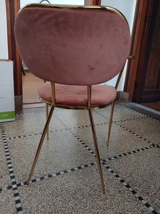 Rosa Vintage-Stühle