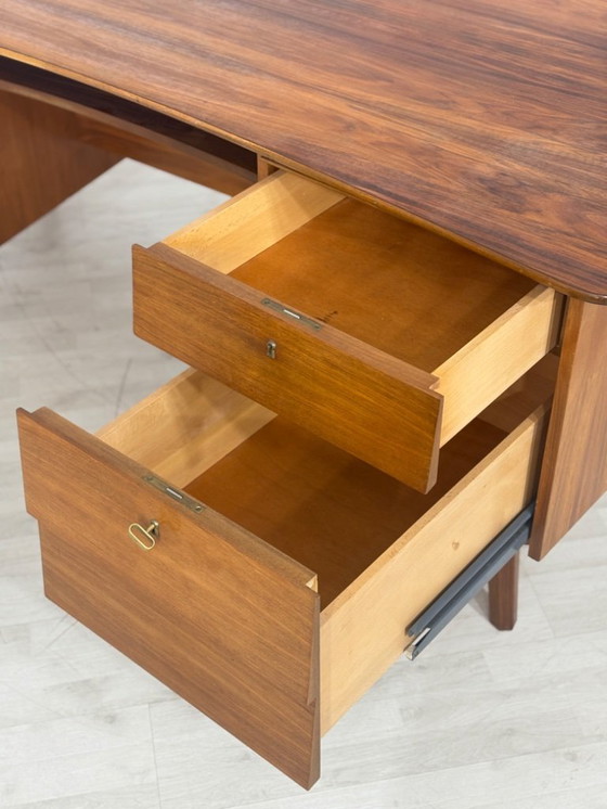 Image 1 of Tijdloos vintage bureau / kantoortafel / tafel / bureau in mid-century stijl
