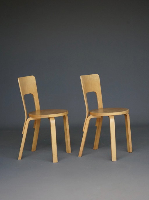 Chaises modèle 66 attribuées à Alvar Aalto, années 1980, ensemble de 2