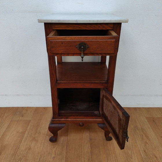 Image 1 of Vintage Antiek nachtkastje bijzetkastje met marmer blad