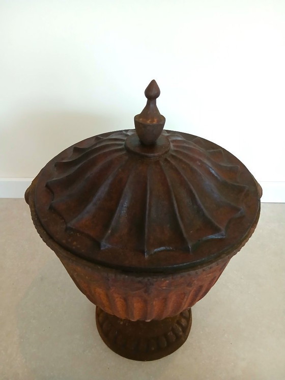 Image 1 of Garden jar with lid Cast iron H 50 x Diameter 33 cm - 18 KG