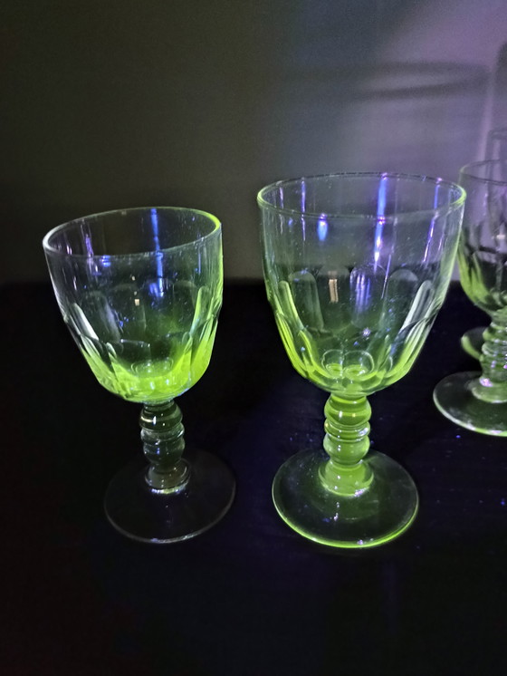 Image 1 of Magnífico juego de vasos antiguos de uranio – Soplados a mano – ca. 1900