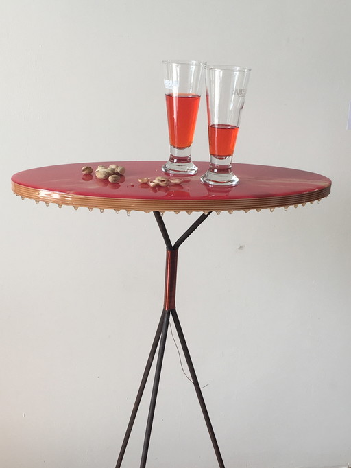 Ndebele Nomadische Tafel door Melchior van Dansik, "Dont Look Now".
