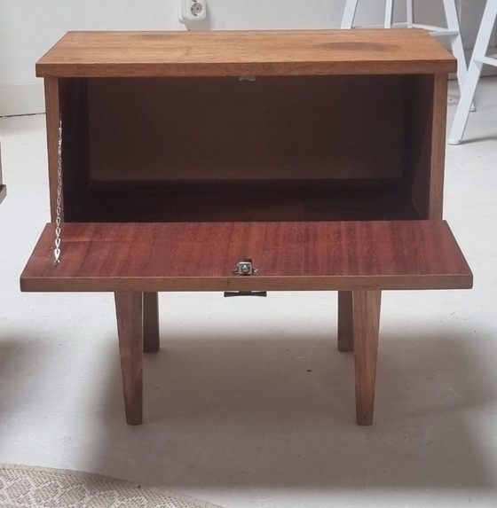 Image 1 of Tables de chevet du milieu du siècle