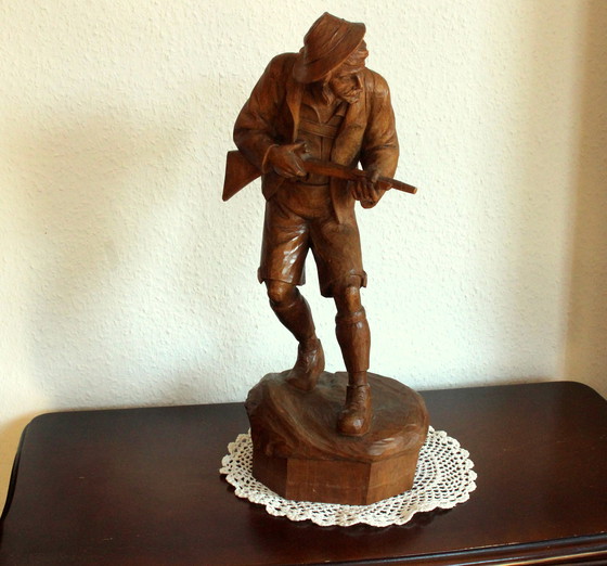 Image 1 of Grande sculpture en bois de chasseur/braconnier - Superbe décoration pour salle de chasse des années 30