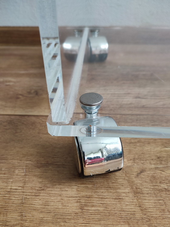 Image 1 of Carrello del tavolo dei mobili TV in plexiglass acrilico con piano in vetro su ruote