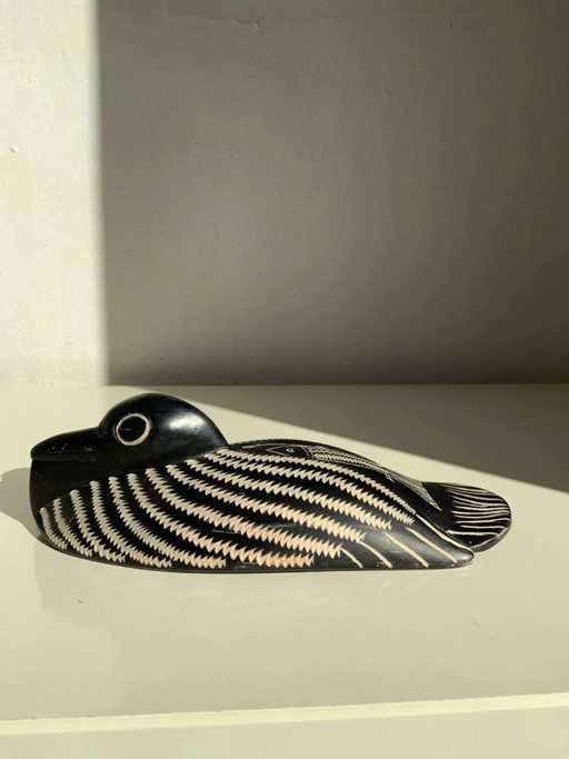Inuit-Specksteinskulptur eines Seetauchers (Kanada)