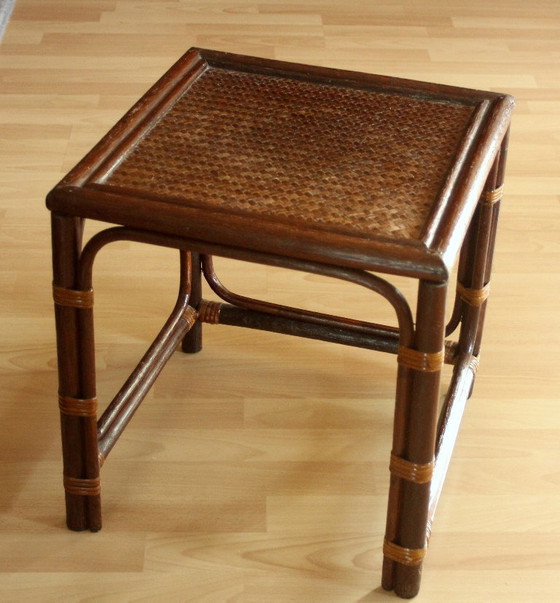 Image 1 of Charmante petite table d'appoint/support à plantes en rotin, bambou et bois, style vintage