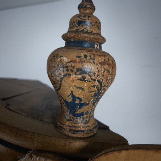 Image 1 of 18th-century Dutch Witwerk cabinet with original key and imitation Delft Blue decoration