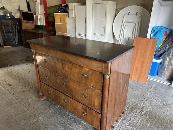Image 1 of Commode avec plateau en calcaire bleu