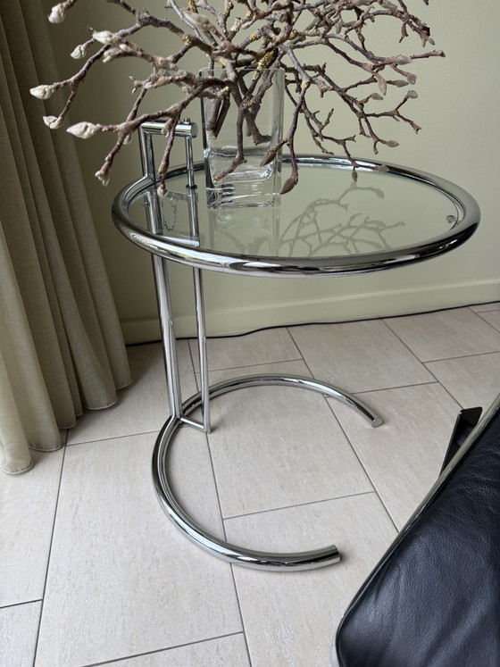 Le Corbusier LC4 Stile Chaise longue + Tavolino Eileen Gray Stile ClassiCon – Glass, Leather (photo 6 of 10)