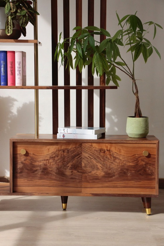 Image 1 of Divisorio per ambienti illuminato - Noce e ottone