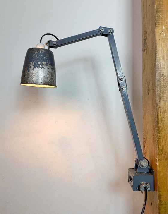 Image 1 of Industriële grijze verstelbare wandlamp van Memlite, jaren 60