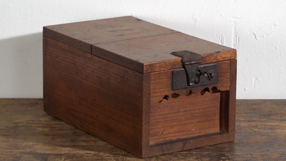 Antique Japanese chest with iron lock – Japan, circa 1880 – Chest of drawers (photo 3 of 40)