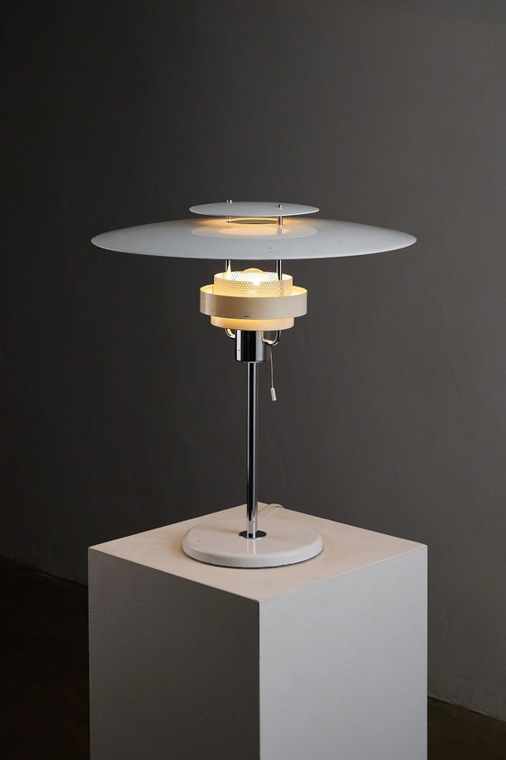 'Aurora' White Lacquered Metal Table Lamp by Olle Anderson for Boréns, Chrome, Mid Century Modern (photo 3 of 10)