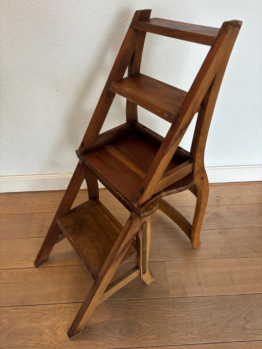 Silla de biblioteca / Escalera