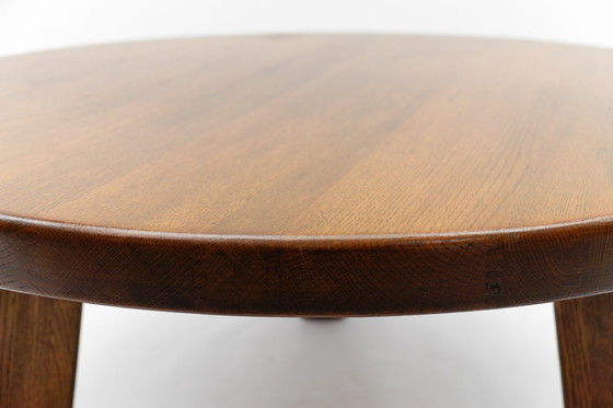 Image 1 of Ronde eikenhouten Franse salontafel in Pierre Chapo-stijl, jaren 60.