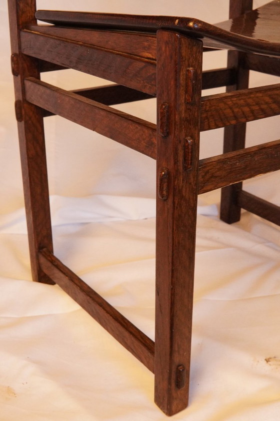 Image 1 of Zeldzame vroege Giuseppe Rivadossi massief eikenhouten eettafel met vier stoelen met diamantvormig snijwerk.