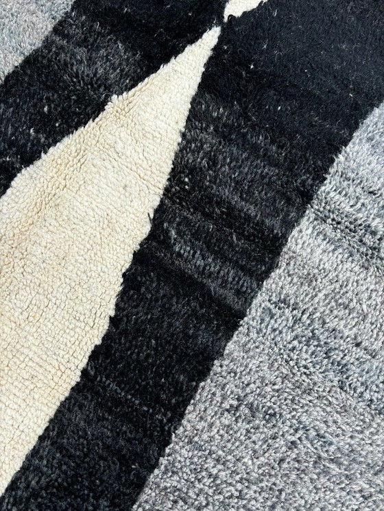 Image 1 of Tapis berbère marocain Beni ourain 200x310 cm ,Tapis marocain en laine Mrirt blanc et noir