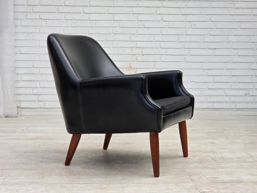 Anni '70, poltrona danese, similpelle, gambe in legno di teak.