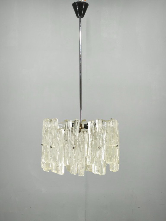 Suspension autrichienne exceptionnelle des années 1960, attribuée à J.T. Kalmar. – Glass (photo 2 of 12)